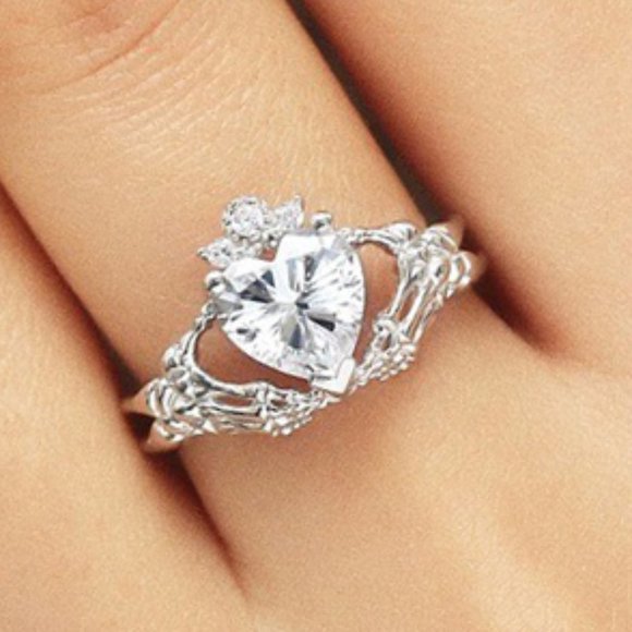 💎 Hollow Heart Romantic Beautiful Silver Plated Heart Ring for  UNVN12208 - Picture 3 of 7